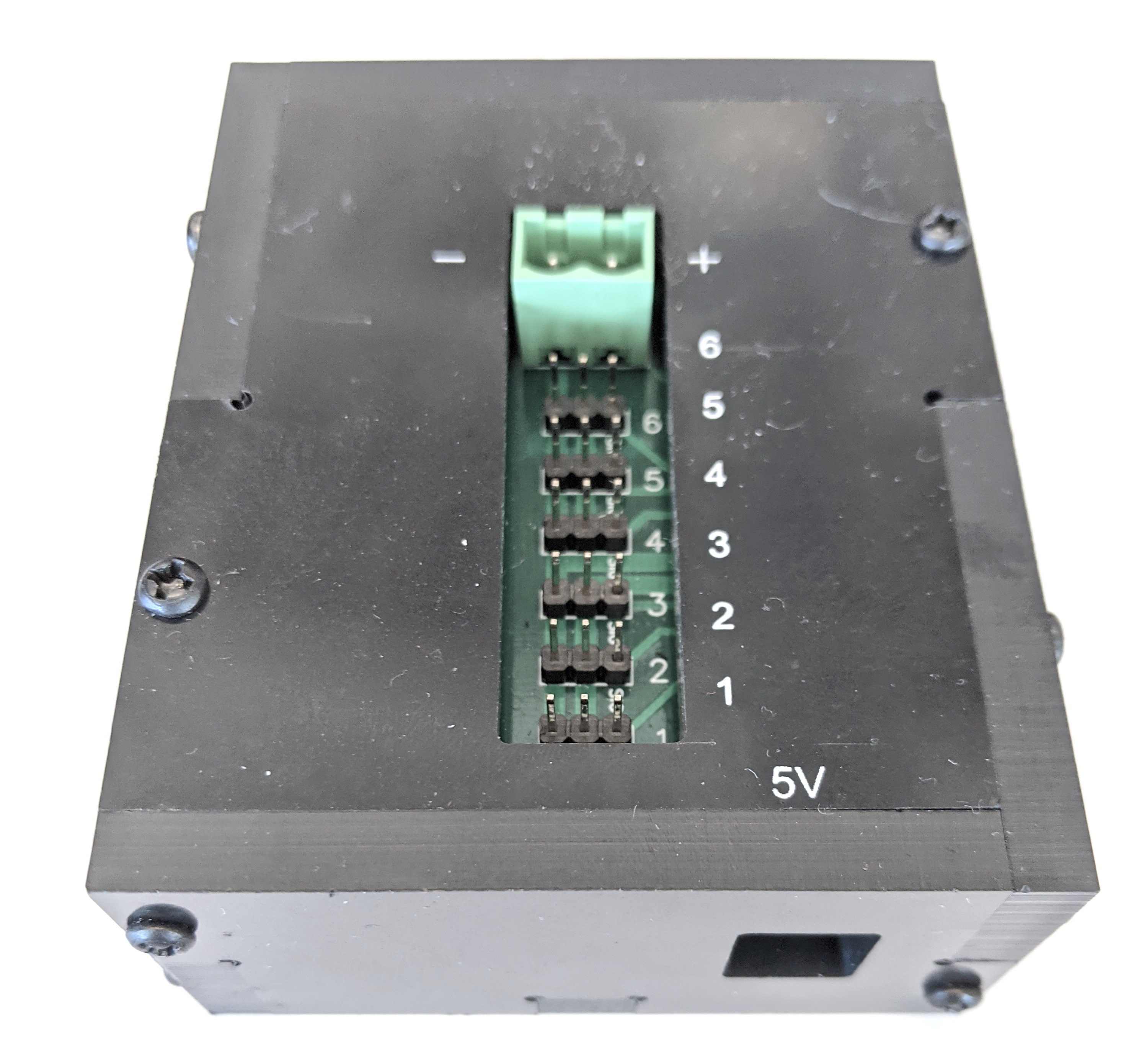 Controlador Arduino de 6 canales con apertura para adaptador de corriente de 5V