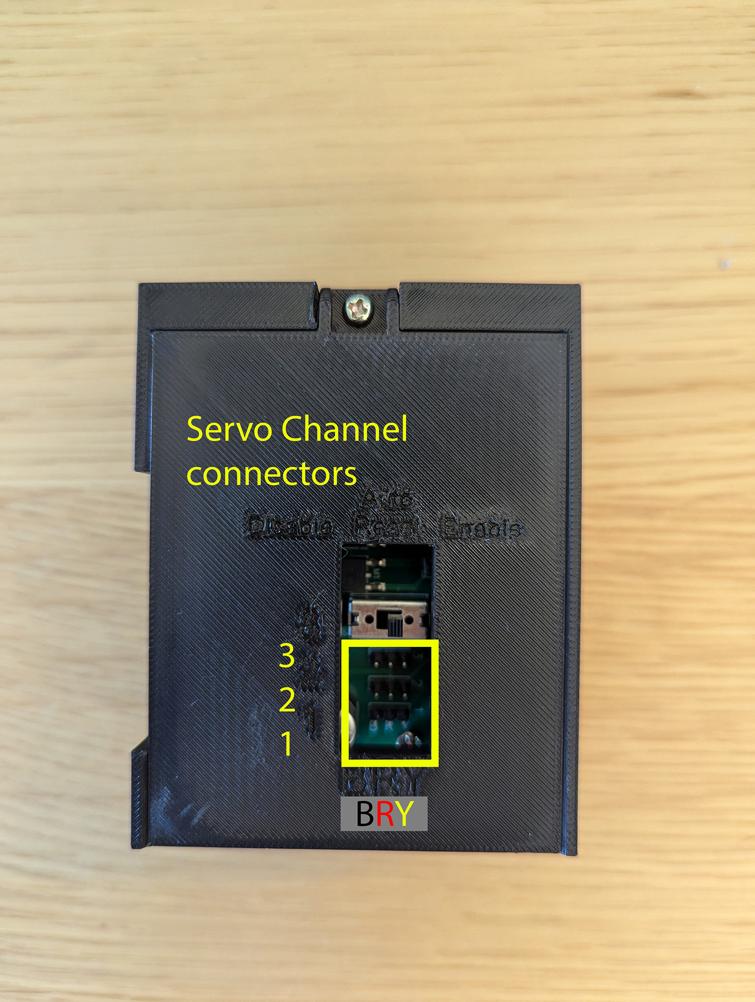 Servo channel connection location