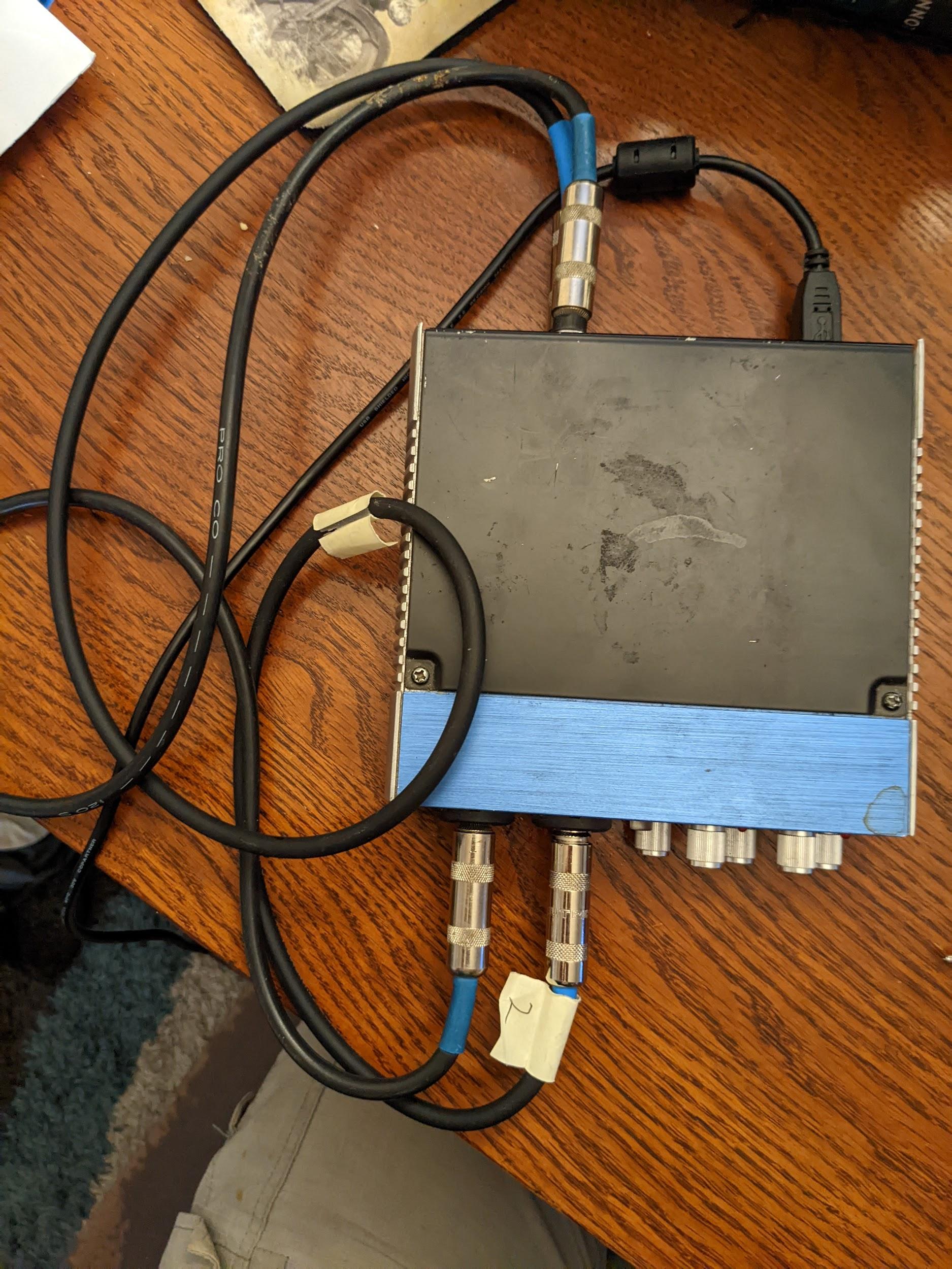USB аудиоинтерфейс, верхний