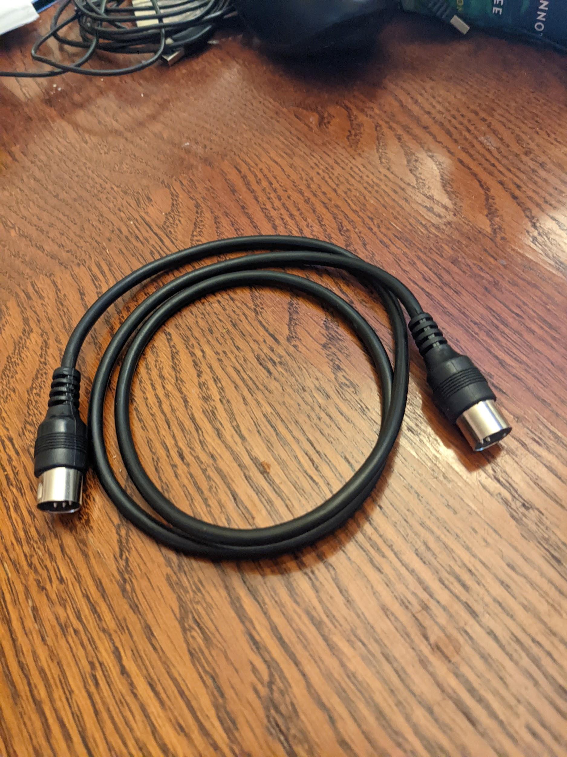 Standard 5-pin DIN MIDI cable