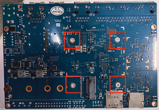 BPi-R3 ボードの下面にあるファンの取り付け穴