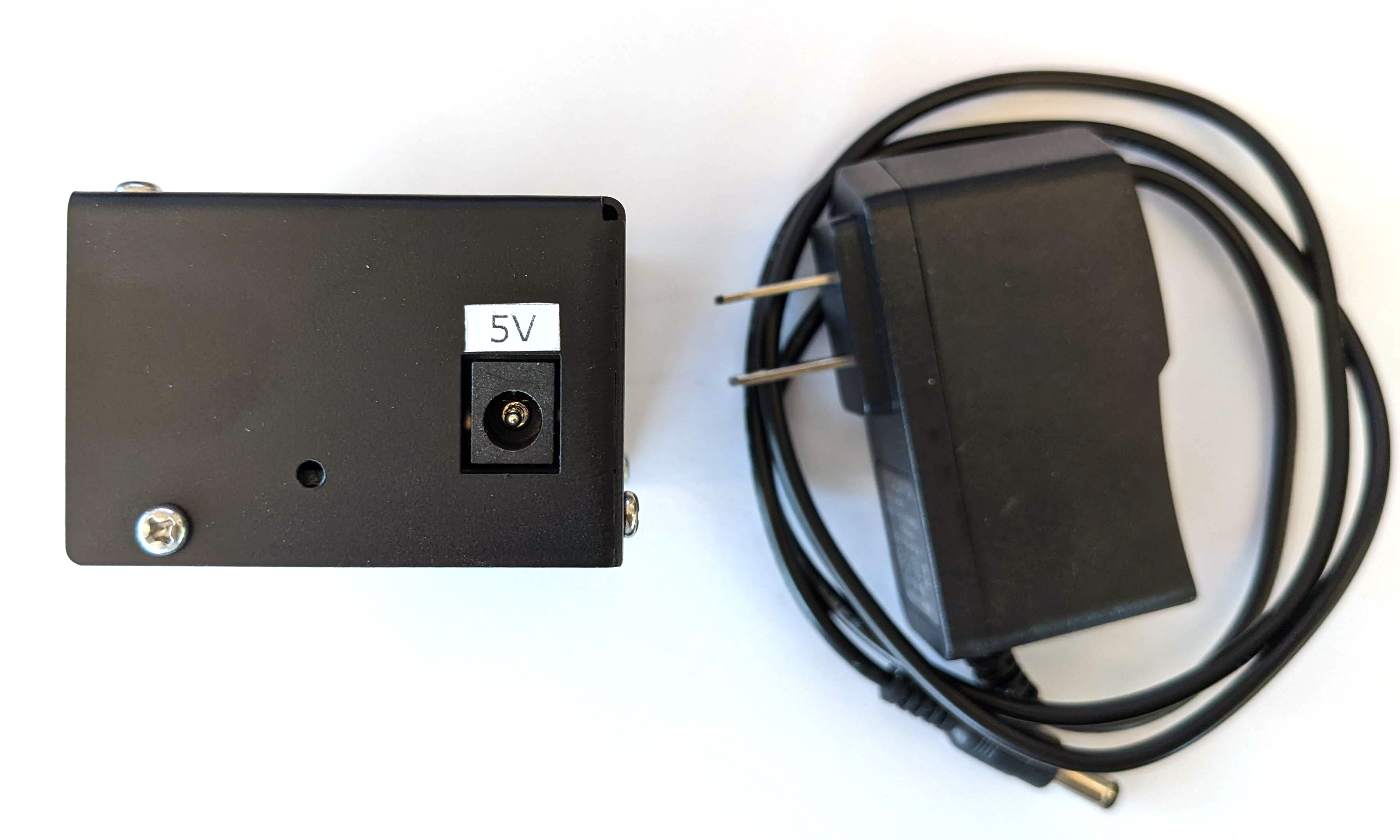 توصيل وحدة التحكّم في مشغل السيرفو بمصدر الطاقة